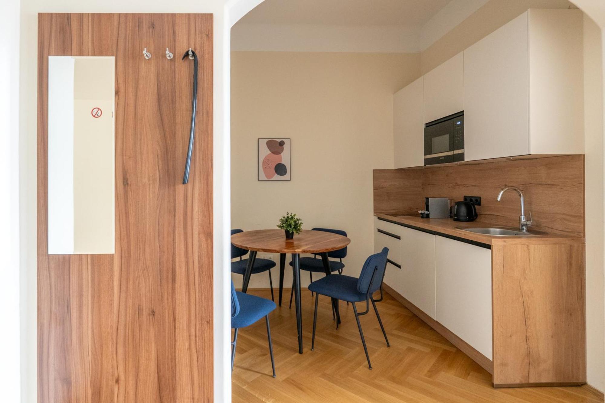 Schoenbrunn Apartment *